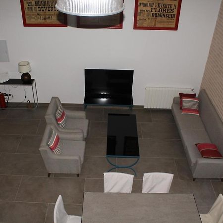 Cozy & Modern Apartment Hombre De Piedra Sevilla Bagian luar foto
