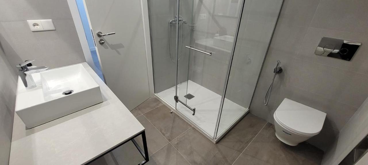 Cozy & Modern Apartment Hombre De Piedra Sevilla Bagian luar foto