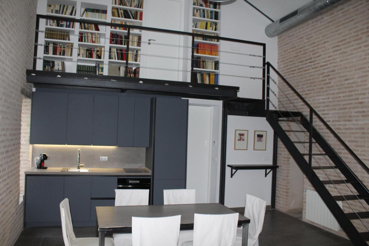 Cozy & Modern Apartment Hombre De Piedra Sevilla Bagian luar foto