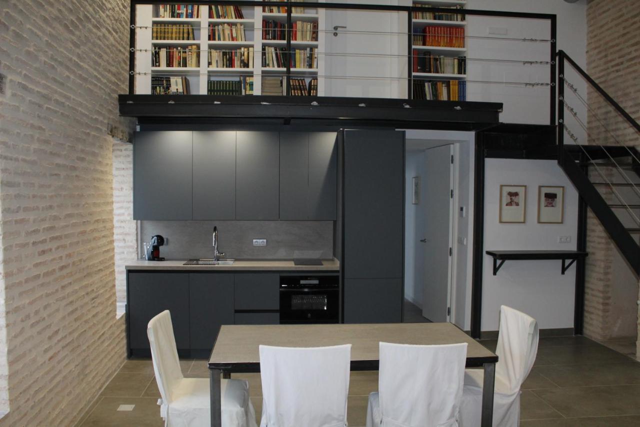 Cozy & Modern Apartment Hombre De Piedra Sevilla Bagian luar foto