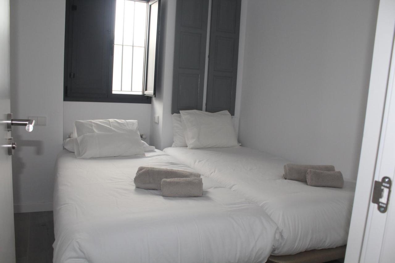 Cozy & Modern Apartment Hombre De Piedra Sevilla Bagian luar foto