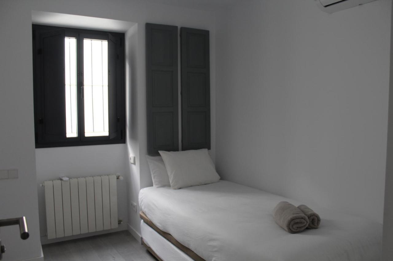 Cozy & Modern Apartment Hombre De Piedra Sevilla Bagian luar foto